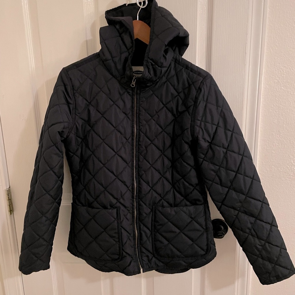 Ladies Old Navy quilted lightweight jacket in color navy blue, sz M, like new!